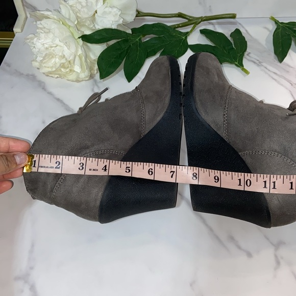 White Mountain Lace-up Oxford  Style Bootie Size 9M - Picture 15 of 17